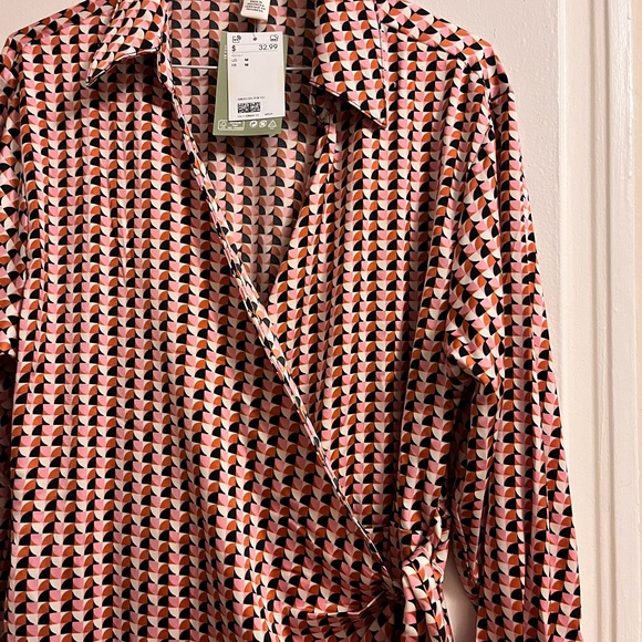 H&M Dress. Size M. Never used. - Picture 7 of 8